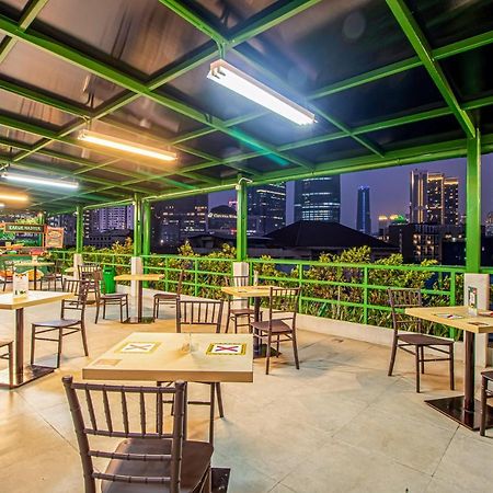De 80'S Genteng Ijo Jakarta Exterior photo