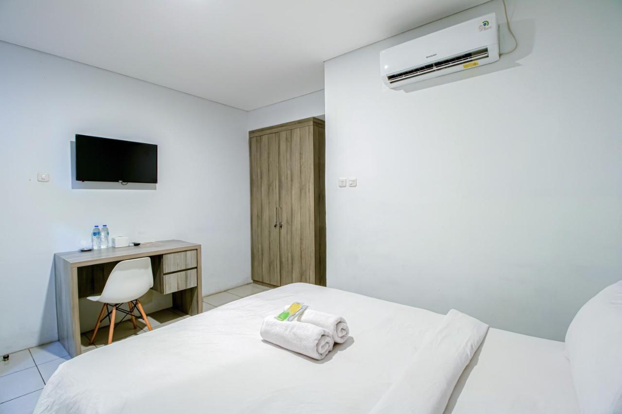 De 80'S Genteng Ijo Jakarta Exterior photo
