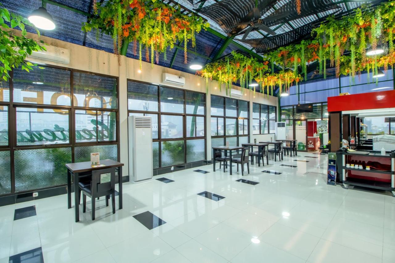 De 80'S Genteng Ijo Jakarta Exterior photo
