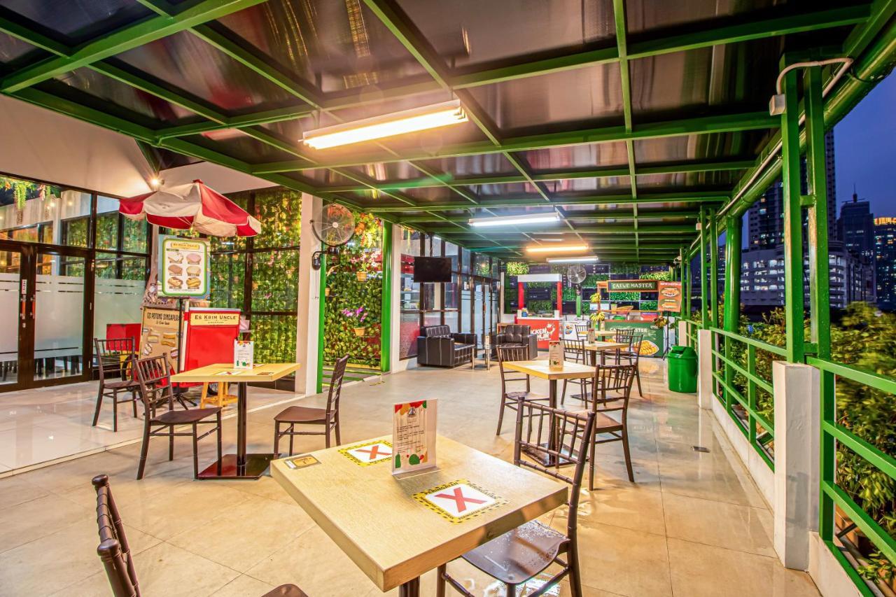 De 80'S Genteng Ijo Jakarta Exterior photo
