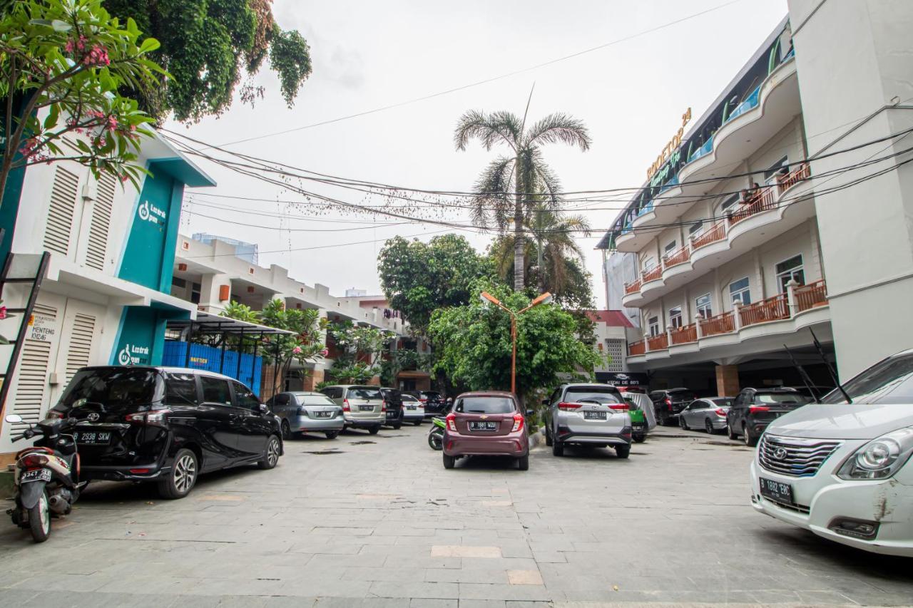 De 80'S Genteng Ijo Jakarta Exterior photo
